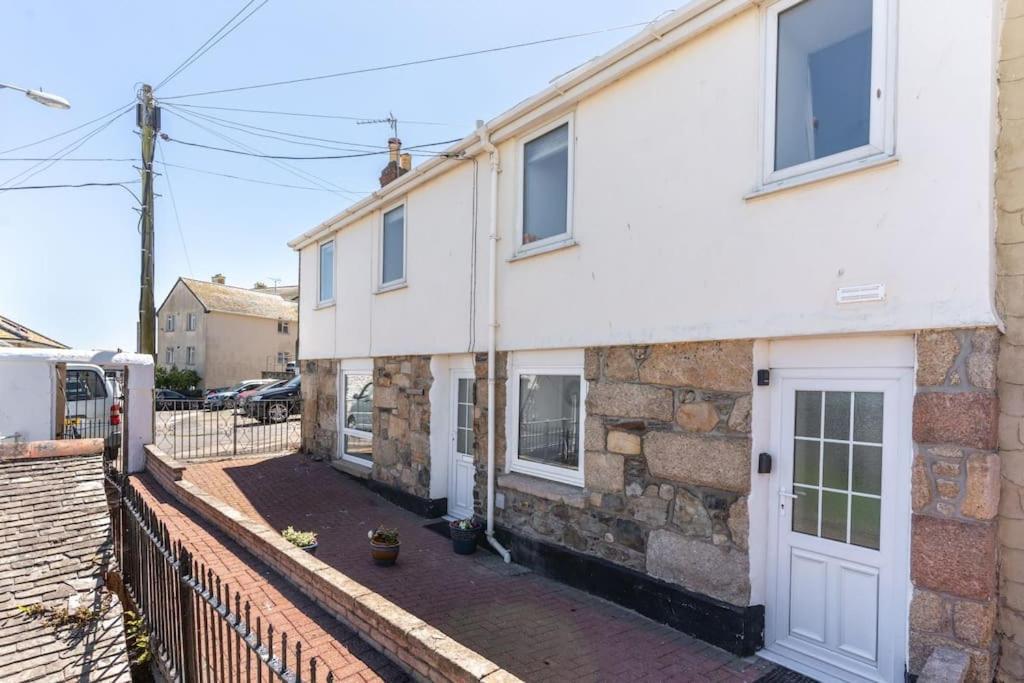 פנזאנס Charming 3 Bedroom Harbour Cottage With Parking מראה חיצוני תמונה